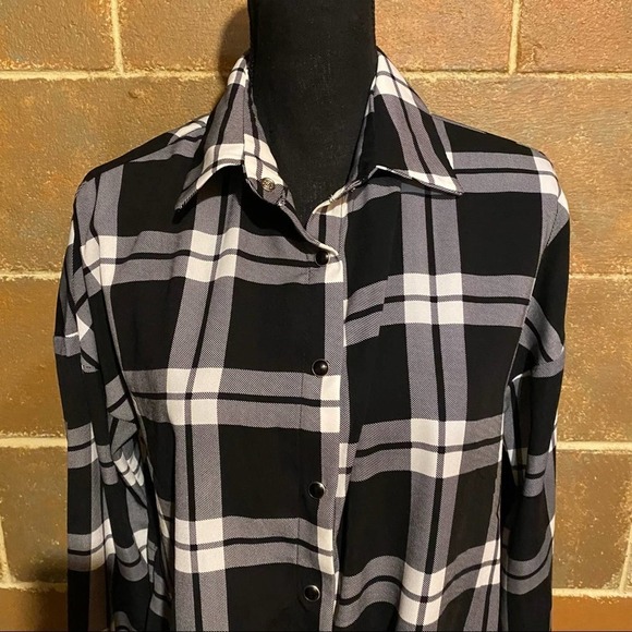 Ariella Black and White Plaid Snap Front Tie Top Women's M Medium - Picture 3 of 9